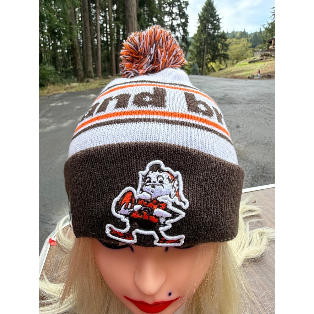New Era Cleveland Browns Brownie Elf Pom Beanie Knit Hat Brown White OSFM NWT